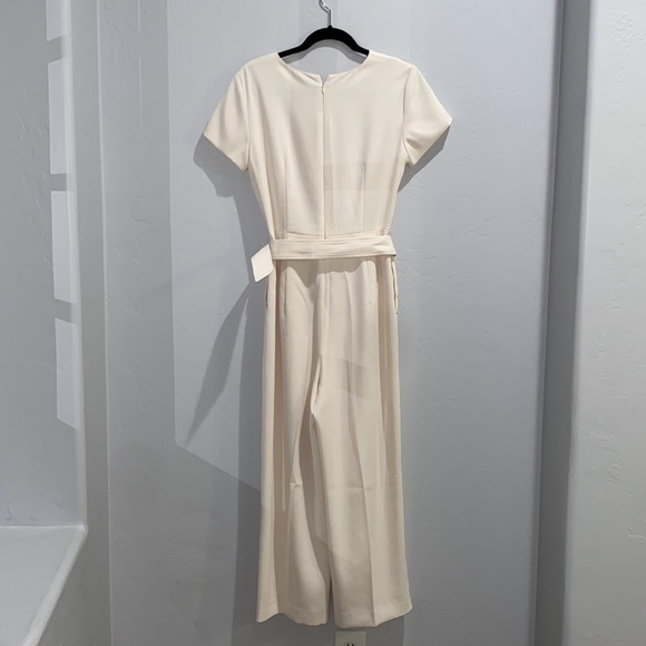 Beautiful Ivory pantsuit. - Picture 4 of 5